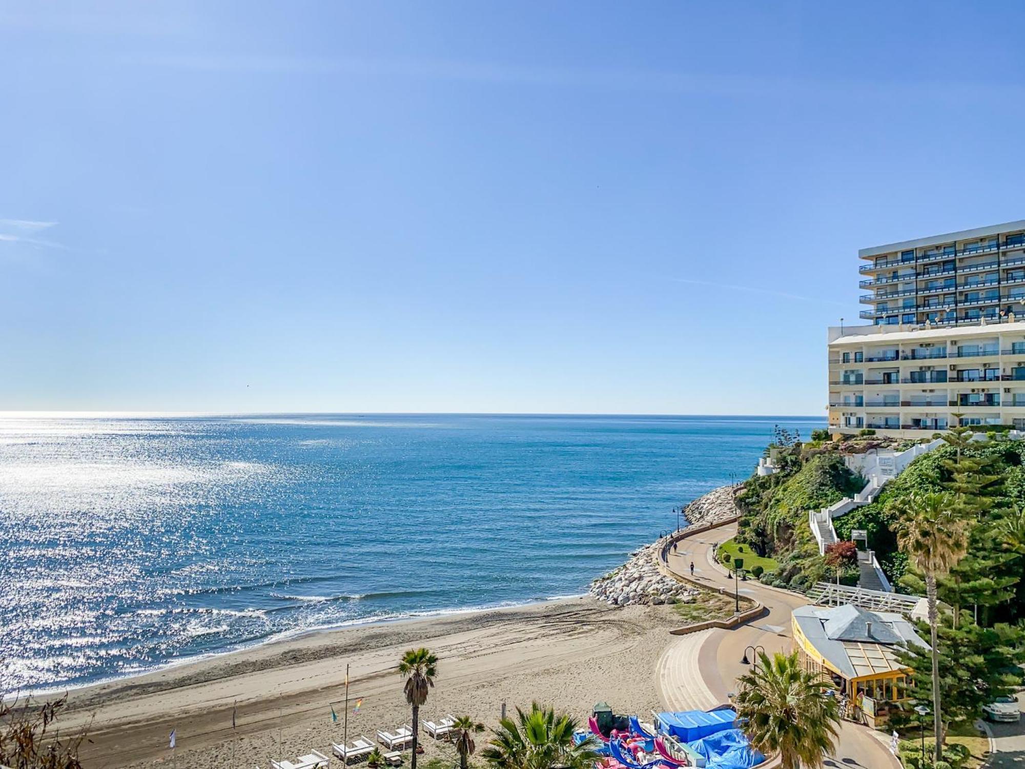 Roca Chica - Parking - Frente Playa - Terraza - Wifi - Bajondillo Y Carihuela Apartment Torremolinos Ngoại thất bức ảnh