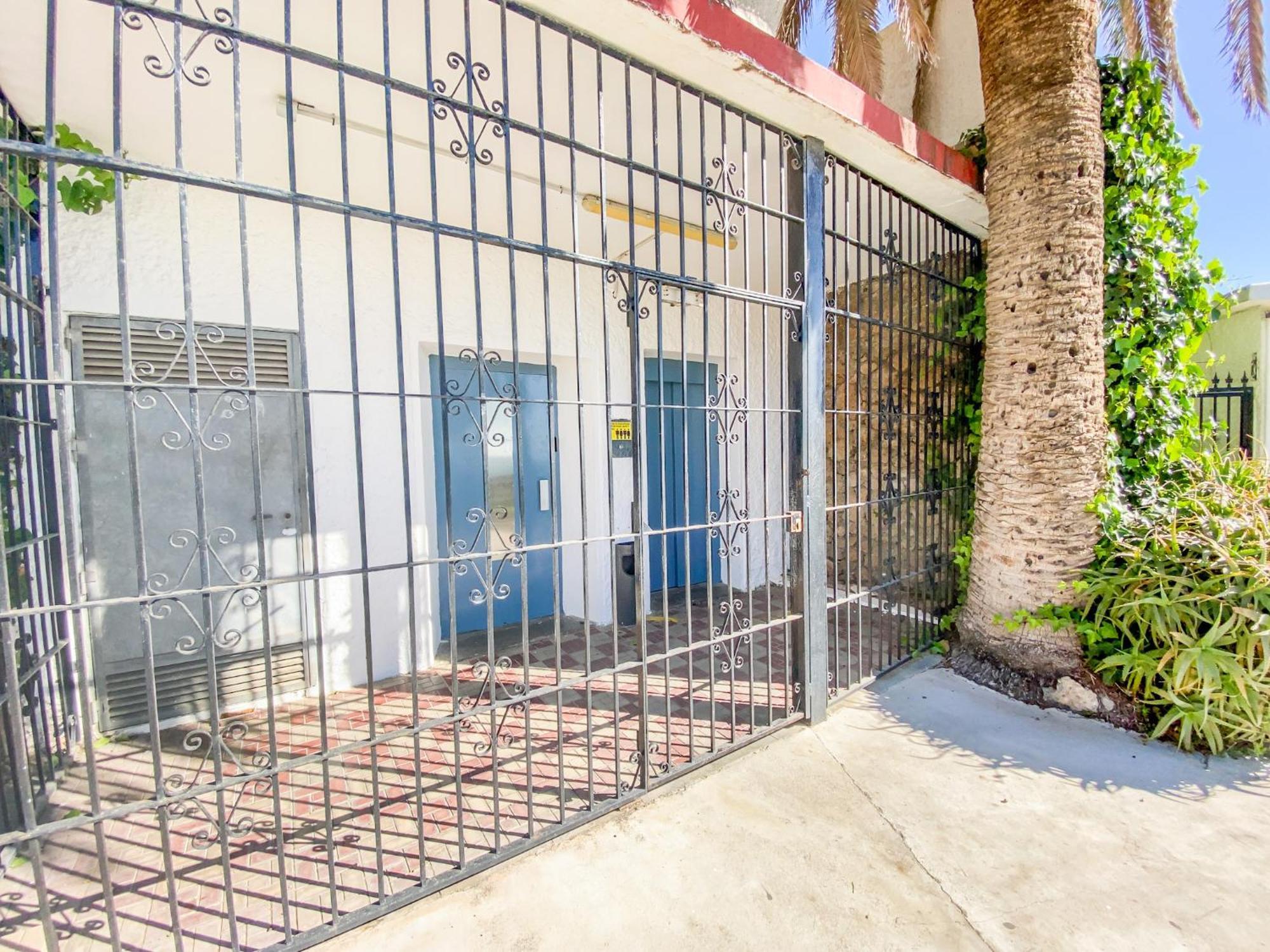 Roca Chica - Parking - Frente Playa - Terraza - Wifi - Bajondillo Y Carihuela Apartment Torremolinos Ngoại thất bức ảnh
