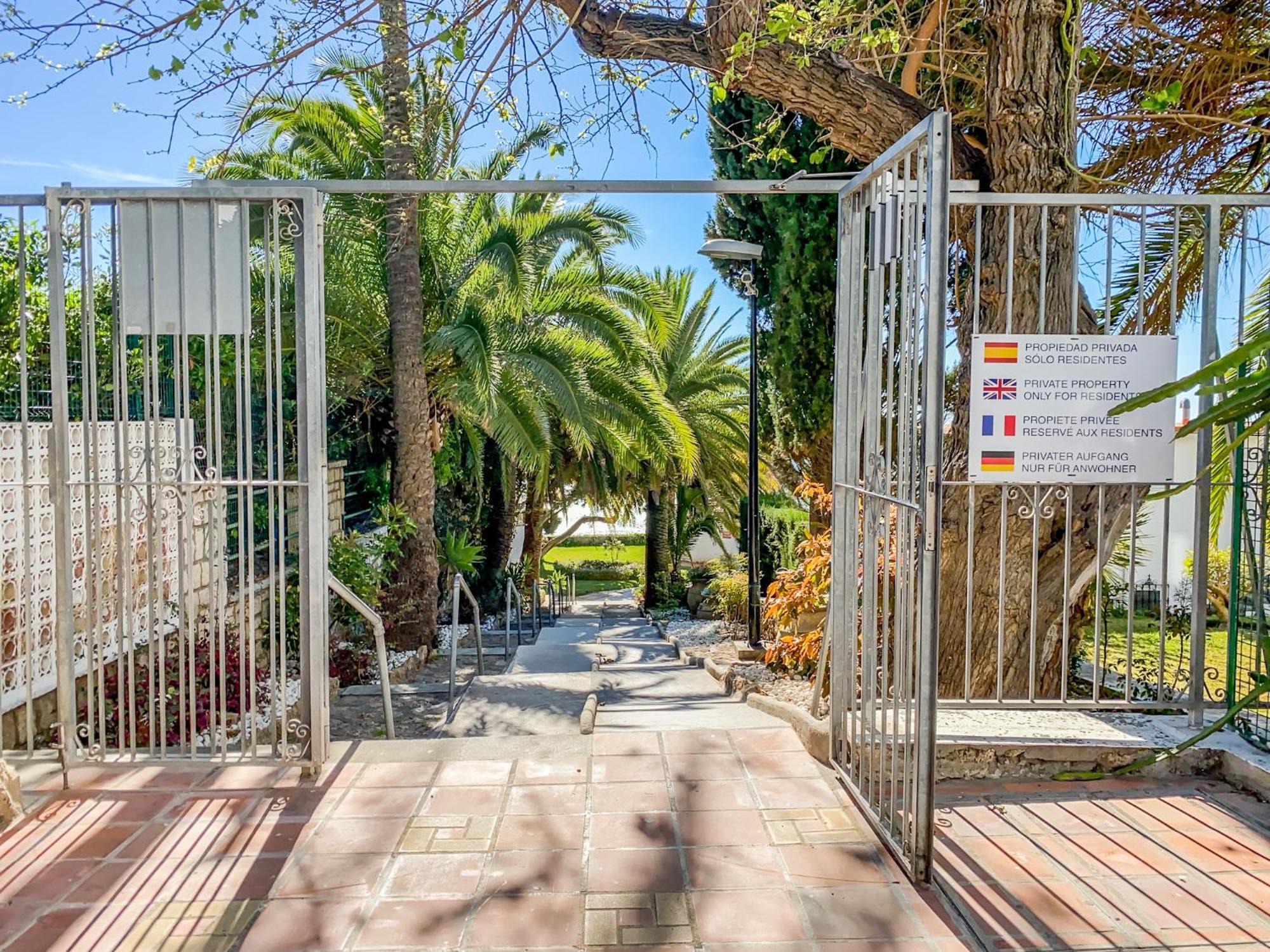 Roca Chica - Parking - Frente Playa - Terraza - Wifi - Bajondillo Y Carihuela Apartment Torremolinos Ngoại thất bức ảnh