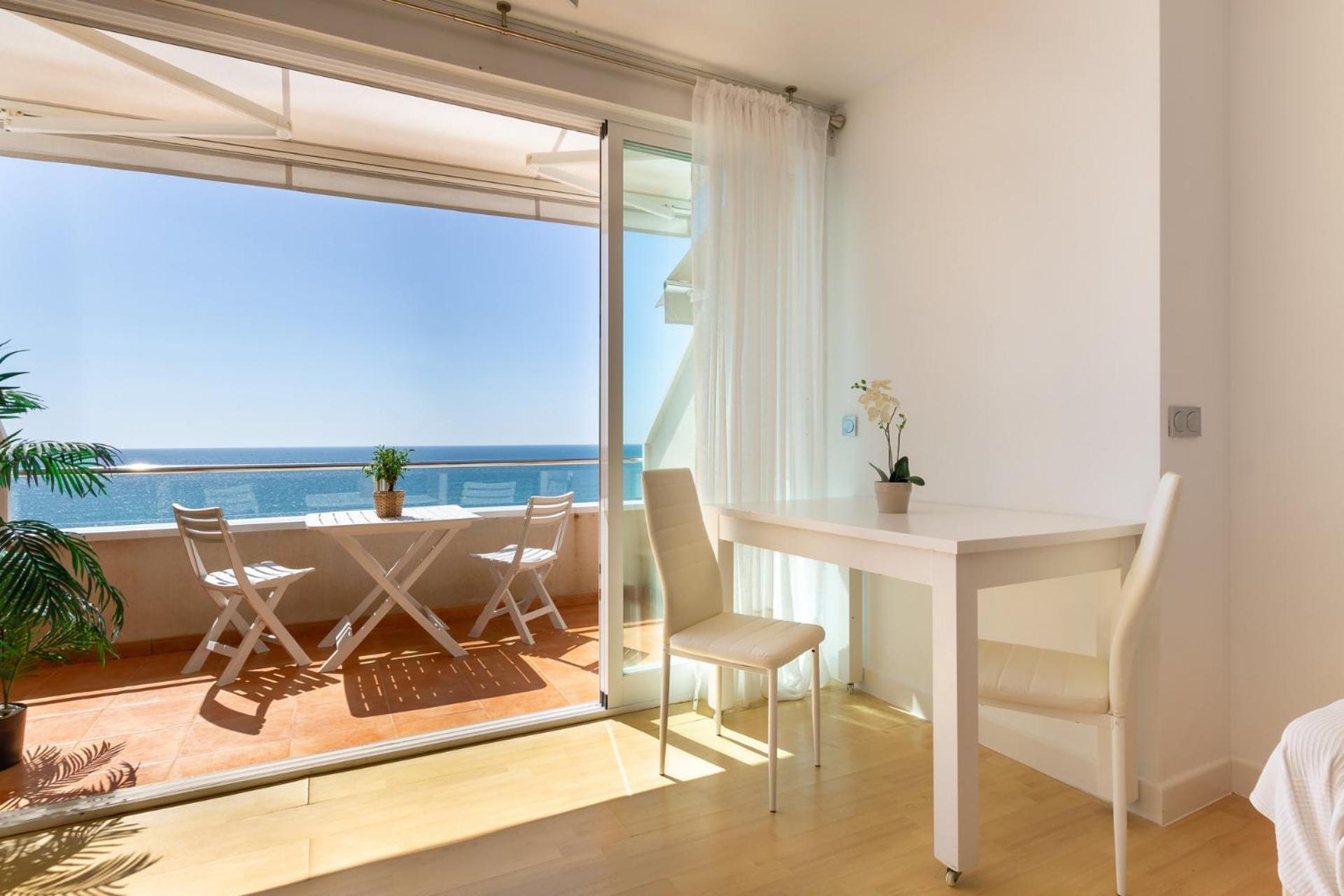 Roca Chica - Parking - Frente Playa - Terraza - Wifi - Bajondillo Y Carihuela Apartment Torremolinos Ngoại thất bức ảnh