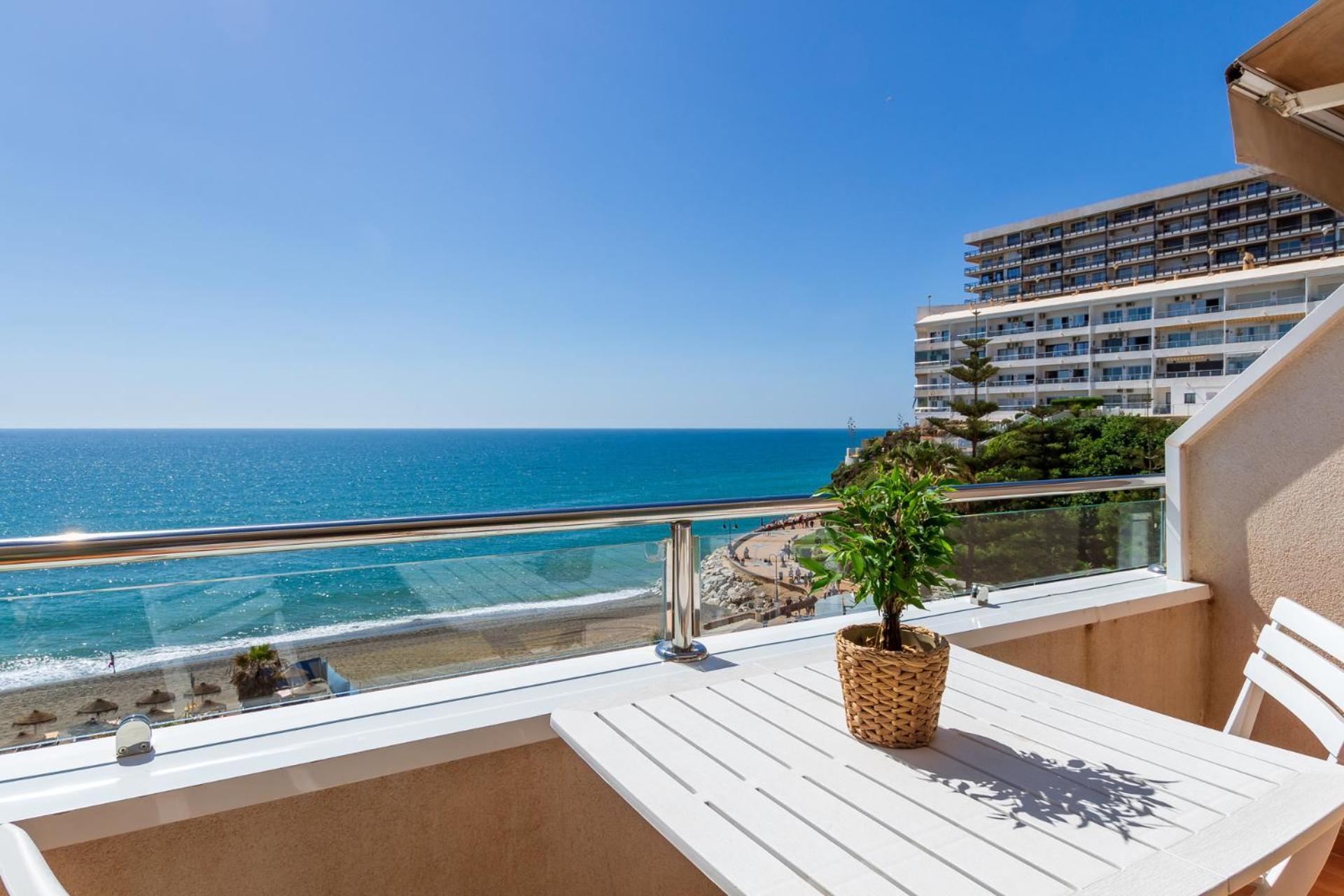 Roca Chica - Parking - Frente Playa - Terraza - Wifi - Bajondillo Y Carihuela Apartment Torremolinos Ngoại thất bức ảnh